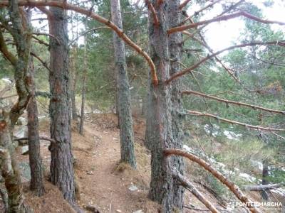 Hiking Calzada Romana de Cercedilla; cavalls del vent laguna negra collado jermoso pueblos abandonad